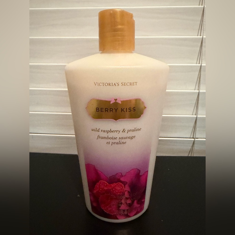 Victoria's Secret Berry Kiss Hydrating Body Lotion Like New Retired Rare Scent